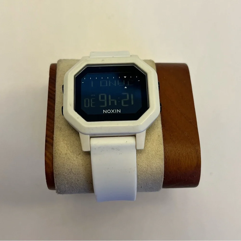 New Nixon Siren A1311 100-00 All White 100m Water Resistant Digital Sport‎ Watch